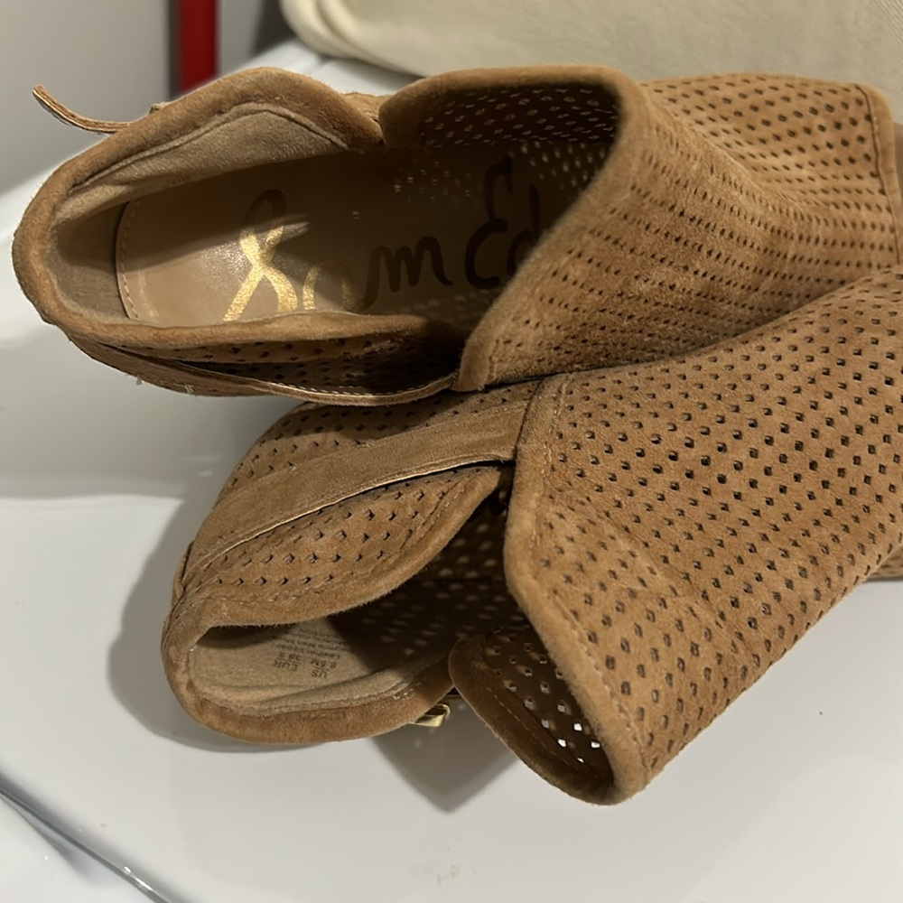 Sam Edelman wedge bootie with buckle size 8.5 GUC - Picture 7 of 7